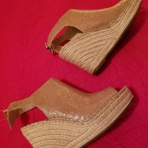 Kenneth Cole Gold Espadrilles with Woven Sole 9.5